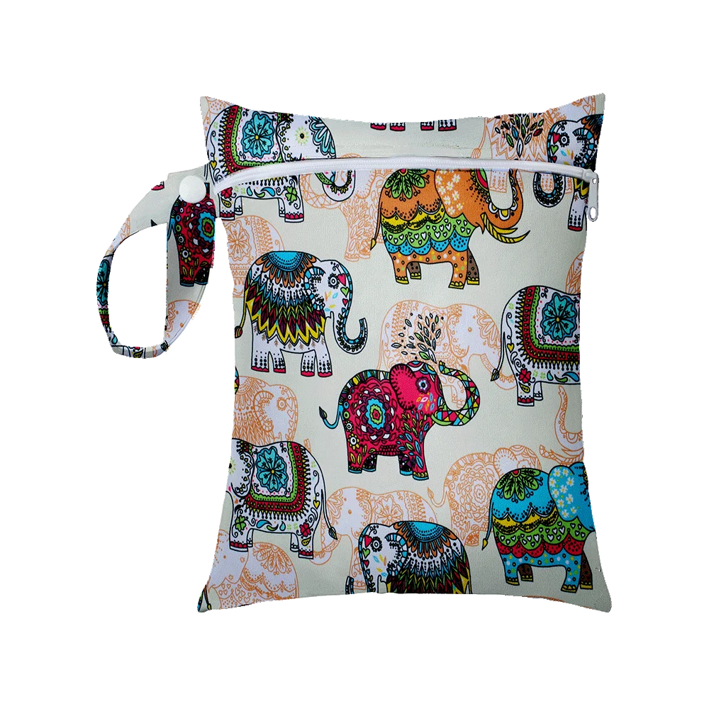 1Pcs 25x20cm Diaper Bag Baby Nappy Bag Wet Bags Waterproof Reusable Wet Bag Printed Pocket Nappy Bags PUL Travel Wet Dry Bags