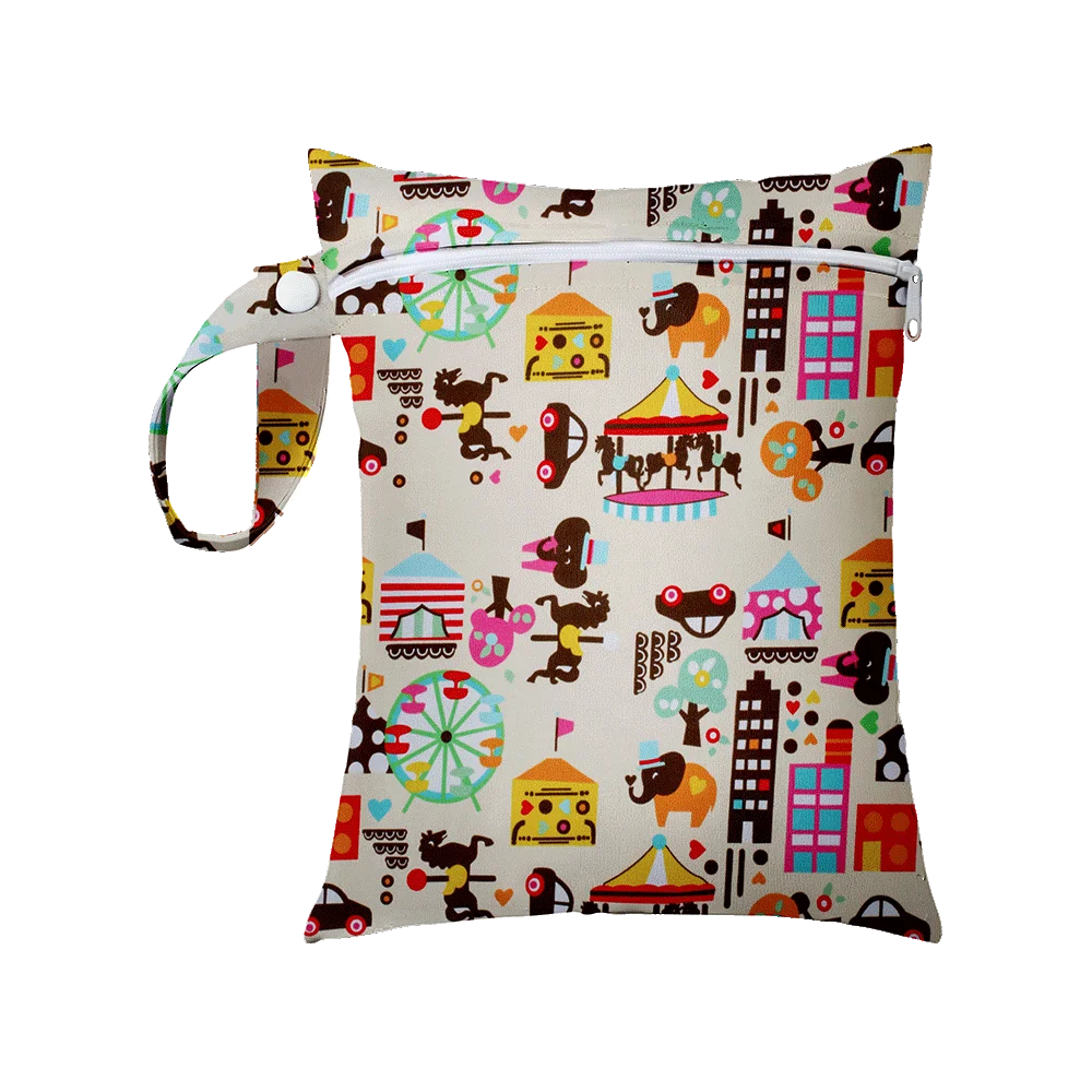 1Pcs 25x20cm Diaper Bag Baby Nappy Bag Wet Bags Waterproof Reusable Wet Bag Printed Pocket Nappy Bags PUL Travel Wet Dry Bags