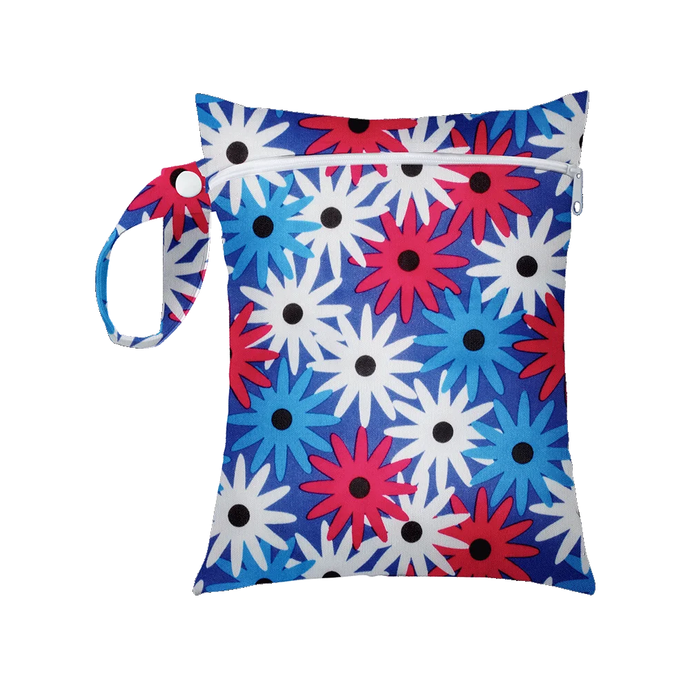 1Pcs 25x20cm Diaper Bag Baby Nappy Bag Wet Bags Waterproof Reusable Wet Bag Printed Pocket Nappy Bags PUL Travel Wet Dry Bags