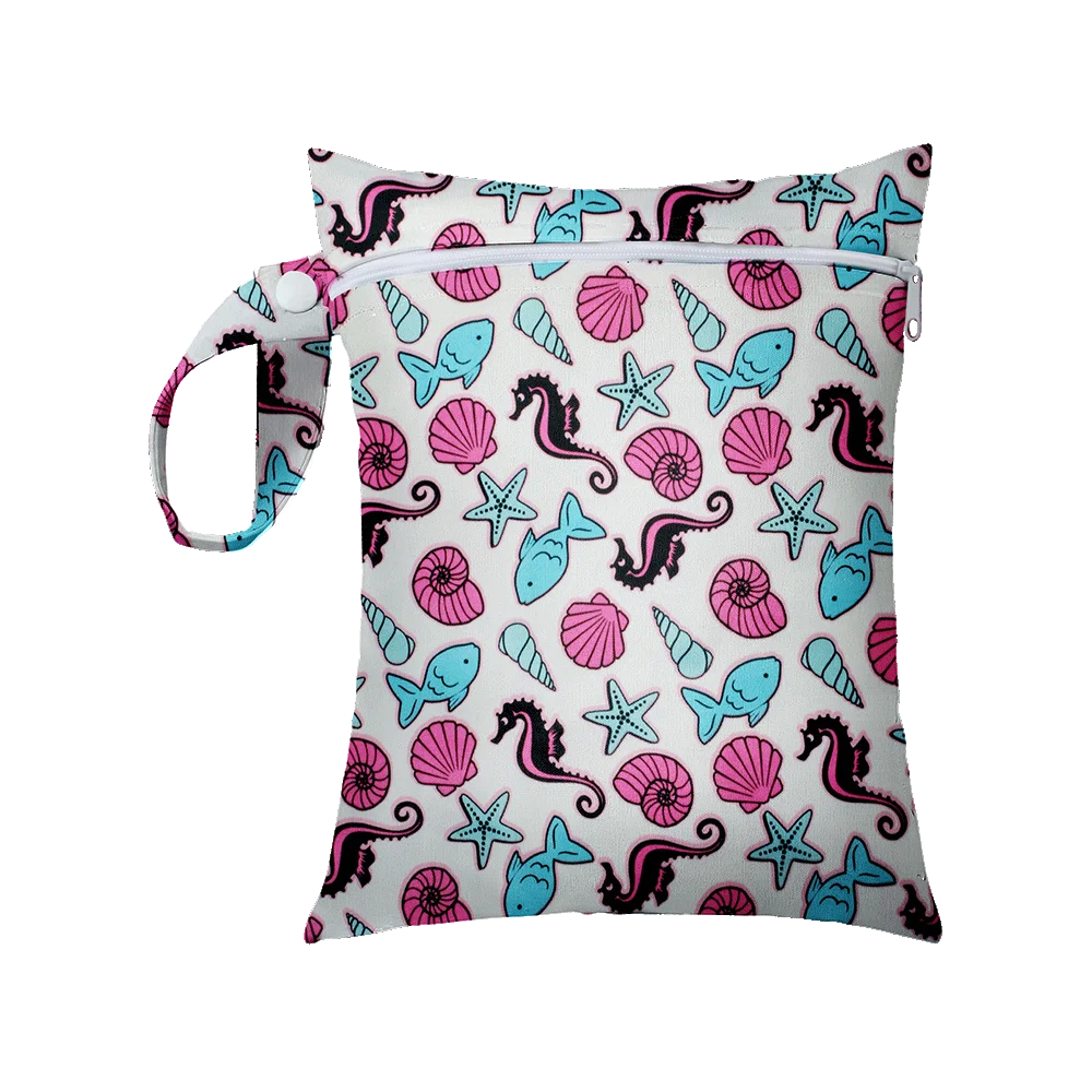 1Pcs 25x20cm Diaper Bag Baby Nappy Bag Wet Bags Waterproof Reusable Wet Bag Printed Pocket Nappy Bags PUL Travel Wet Dry Bags